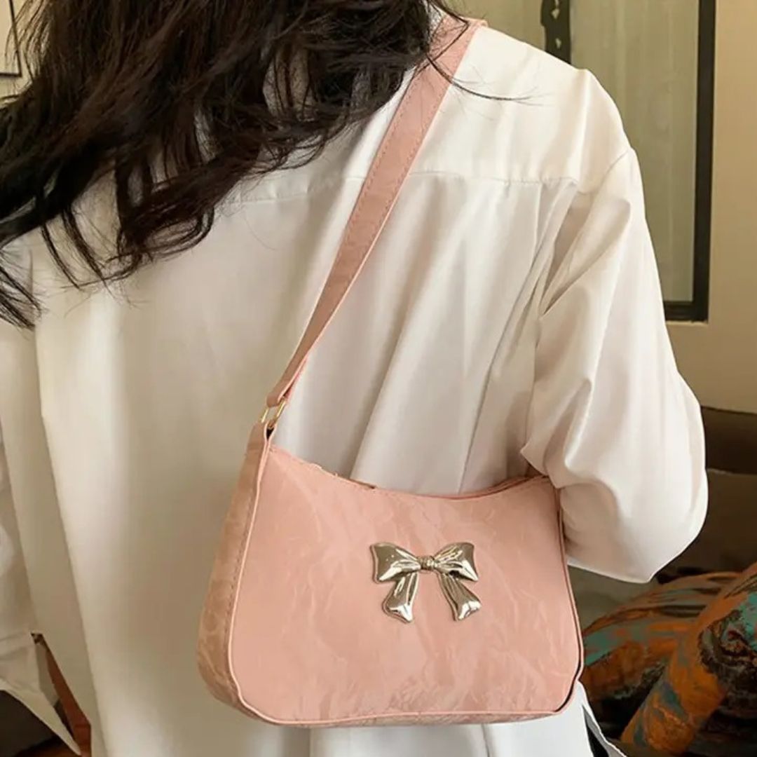 حقيبة كتف كرينكل من الجلد المات مزينة بفيونكة معدنية 